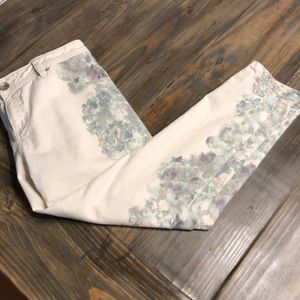 Cool a.n.a. White Skinny Ankle Jeans. 31/12.